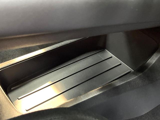 ノート Ｘ　禁煙車　全周囲カメラ　純正９型ディスプレイオーディオ　衝突被害軽減システム　シートヒーター　ドライブレコーダー　コーナーセンサー　ＬＥＤヘッドライト　ＥＴＣ　オートマチックハイビーム　車線逸脱警報（69枚目）