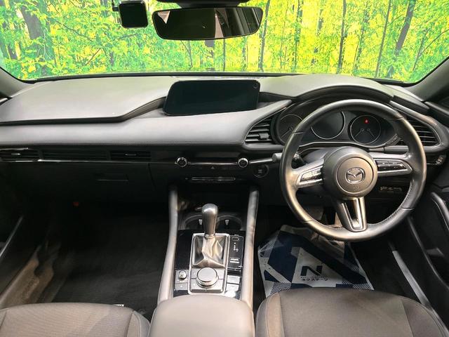 MAZDA3ファストバック 15Sツーリング 禁煙車 純正SDナビ 全周囲カメラ 衝突被害軽減システム レーダークルーズ ドラレコ コーナーセンサー スマートキー LEDヘッド ビルトインETC 純正18インチアルミ オートハイビーム(2枚目)