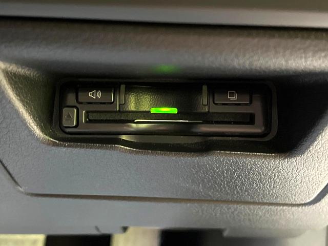 MAZDA3ファストバック 15Sツーリング 禁煙車 純正SDナビ 全周囲カメラ 衝突被害軽減システム レーダークルーズ ドラレコ コーナーセンサー スマートキー LEDヘッド ビルトインETC 純正18インチアルミ オートハイビーム(7枚目)