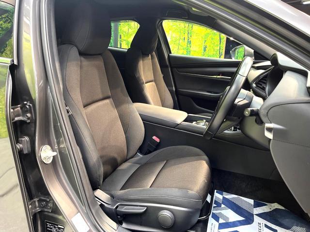 MAZDA3ファストバック 15Sツーリング 禁煙車 純正SDナビ 全周囲カメラ 衝突被害軽減システム レーダークルーズ ドラレコ コーナーセンサー スマートキー LEDヘッド ビルトインETC 純正18インチアルミ オートハイビーム(8枚目)