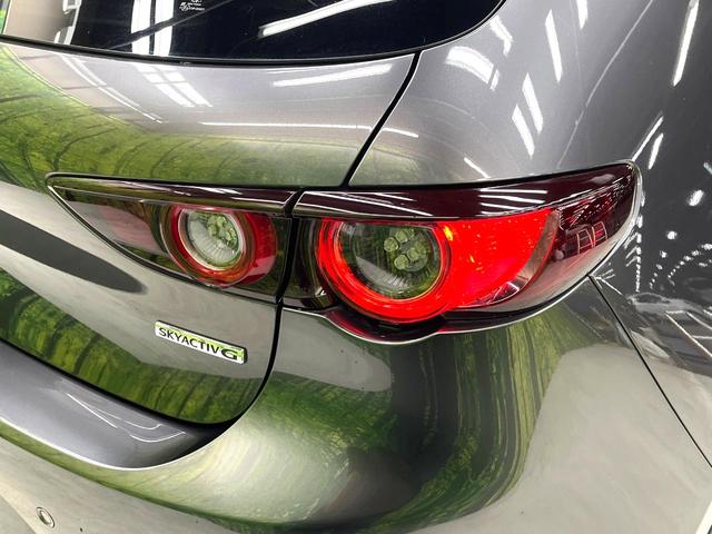 MAZDA3ファストバック 15Sツーリング 禁煙車 純正SDナビ 全周囲カメラ 衝突被害軽減システム レーダークルーズ ドラレコ コーナーセンサー スマートキー LEDヘッド ビルトインETC 純正18インチアルミ オートハイビーム(33枚目)