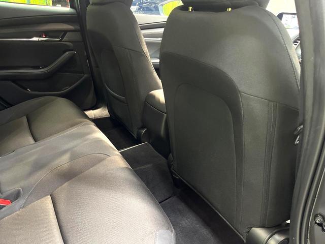 MAZDA3ファストバック 15Sツーリング 禁煙車 純正SDナビ 全周囲カメラ 衝突被害軽減システム レーダークルーズ ドラレコ コーナーセンサー スマートキー LEDヘッド ビルトインETC 純正18インチアルミ オートハイビーム(46枚目)