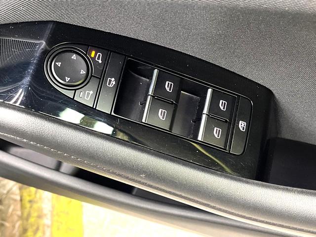 MAZDA3ファストバック 15Sツーリング 禁煙車 純正SDナビ 全周囲カメラ 衝突被害軽減システム レーダークルーズ ドラレコ コーナーセンサー スマートキー LEDヘッド ビルトインETC 純正18インチアルミ オートハイビーム(49枚目)
