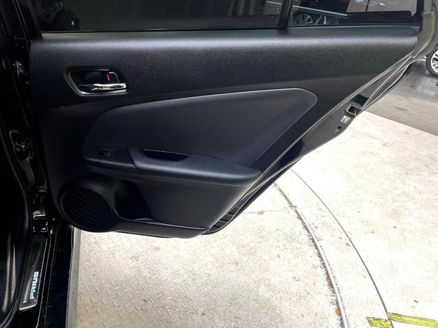 プリウス Sツーリングセレクション 禁煙車 モデリスタエアロ 衝突軽減装置 純正9インチナビ バックカメラ シートヒーター レーダークルーズコントロール ETC ドライブレコーダー LEDヘッドライト 純正17インチアルミホイール(67枚目)