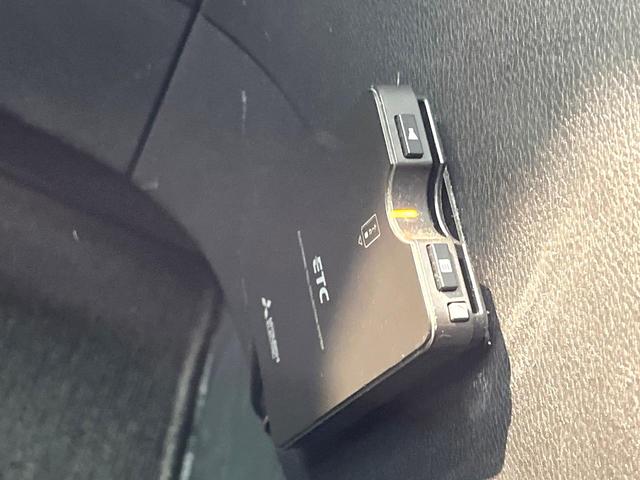 セレナ Ｓ　電動スライドドア　ＳＤナビ　全周囲カメラ　衝突被害軽減システム　禁煙車　コーナーセンサー　スマートキー　ＥＴＣ　クルコン　オートハイビーム　車線逸脱警報　オートライト　オートエアコン（7枚目）