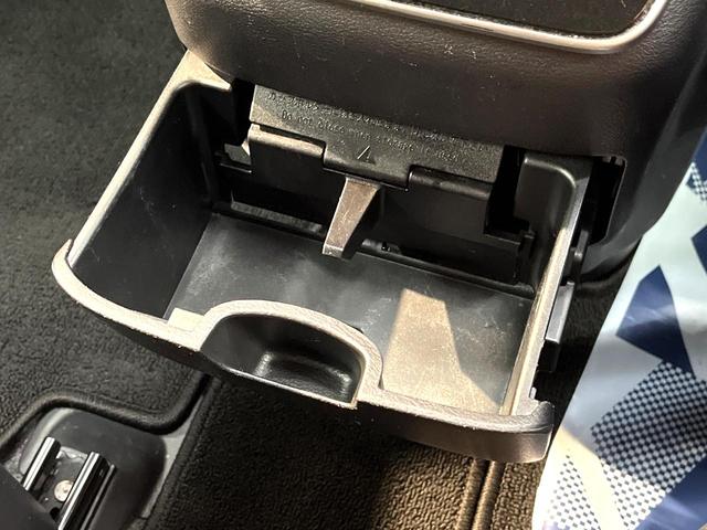 セレナ Ｓ　電動スライドドア　ＳＤナビ　全周囲カメラ　衝突被害軽減システム　禁煙車　コーナーセンサー　スマートキー　ＥＴＣ　クルコン　オートハイビーム　車線逸脱警報　オートライト　オートエアコン（57枚目）