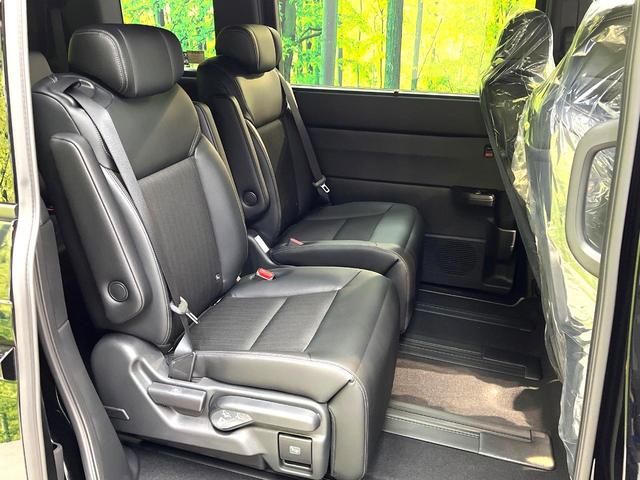 ステップワゴン ｅ：ＨＥＶスパーダ　登録済未使用車　両側電動ドア　衝突被害軽減システム　レーダークルーズ　電動リアゲート　コーナーセンサー　シートヒーター　スマートキー　ＬＥＤヘッド　純正１６インチアルミ　ハーフレザーシート（8枚目）