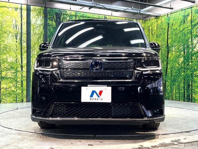 ステップワゴン ｅ：ＨＥＶスパーダ　登録済未使用車　両側電動ドア　衝突被害軽減システム　レーダークルーズ　電動リアゲート　コーナーセンサー　シートヒーター　スマートキー　ＬＥＤヘッド　純正１６インチアルミ　ハーフレザーシート（14枚目）