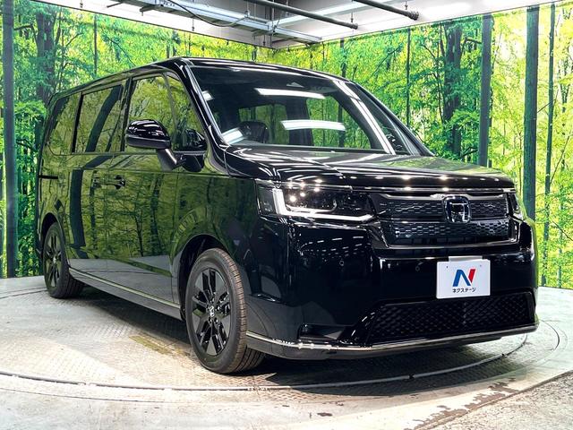 ステップワゴン ｅ：ＨＥＶスパーダ　登録済未使用車　両側電動ドア　衝突被害軽減システム　レーダークルーズ　電動リアゲート　コーナーセンサー　シートヒーター　スマートキー　ＬＥＤヘッド　純正１６インチアルミ　ハーフレザーシート（16枚目）