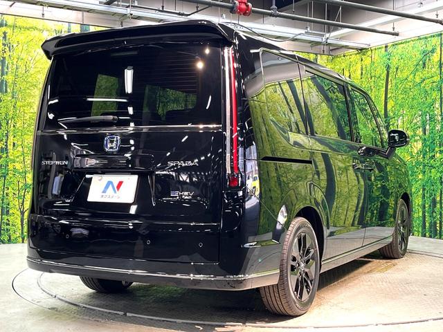 ステップワゴン ｅ：ＨＥＶスパーダ　登録済未使用車　両側電動ドア　衝突被害軽減システム　レーダークルーズ　電動リアゲート　コーナーセンサー　シートヒーター　スマートキー　ＬＥＤヘッド　純正１６インチアルミ　ハーフレザーシート（17枚目）