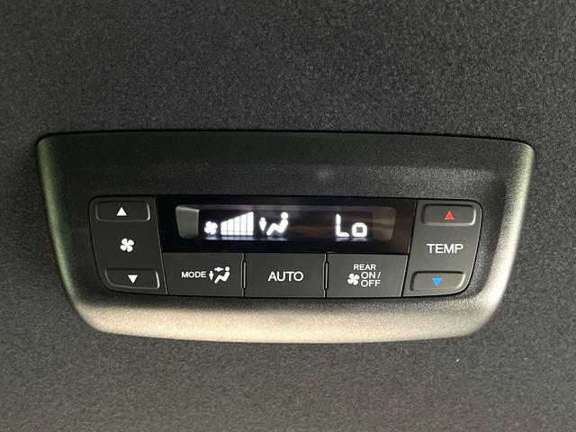 ステップワゴン ｅ：ＨＥＶスパーダ　登録済未使用車　両側電動ドア　衝突被害軽減システム　レーダークルーズ　電動リアゲート　コーナーセンサー　シートヒーター　スマートキー　ＬＥＤヘッド　純正１６インチアルミ　ハーフレザーシート（36枚目）