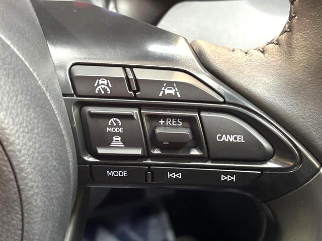 ヤリスクロス ハイブリッドＺ　禁煙車　ナビ付ディスプレイオーディオ　全周囲カメラ　衝突軽減装置　レーダークルーズ　ドラレコ　ＥＴＣ　Ｂｌｕｅｔｏｏｔｈ再生　ブラインドスポットモニター　シートヒーター　パワーシート　スマートキー（5枚目）