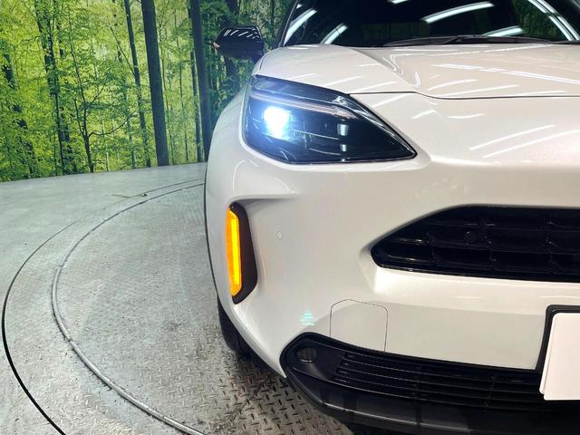 ヤリスクロス ハイブリッドＺ　禁煙車　ナビ付ディスプレイオーディオ　全周囲カメラ　衝突軽減装置　レーダークルーズ　ドラレコ　ＥＴＣ　Ｂｌｕｅｔｏｏｔｈ再生　ブラインドスポットモニター　シートヒーター　パワーシート　スマートキー（13枚目）