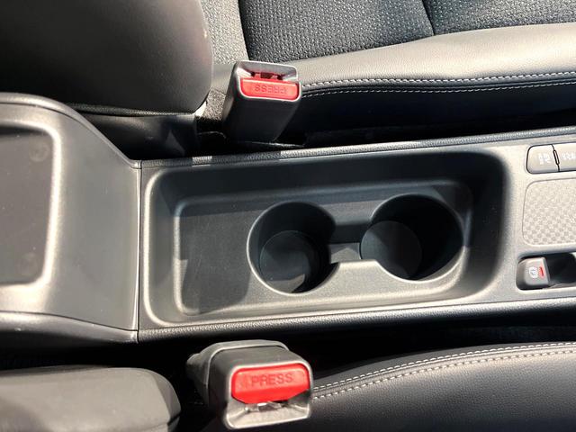 ヤリスクロス ハイブリッドＺ　禁煙車　ナビ付ディスプレイオーディオ　全周囲カメラ　衝突軽減装置　レーダークルーズ　ドラレコ　ＥＴＣ　Ｂｌｕｅｔｏｏｔｈ再生　ブラインドスポットモニター　シートヒーター　パワーシート　スマートキー（63枚目）