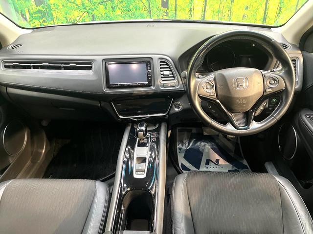 ヴェゼル ハイブリッドＺ・ホンダセンシング　禁煙車　純正ナビ　バックカメラ　衝突被害軽減システム　ハーフレザーシート　ドラレコ　スマートキー　ＬＥＤヘッド　ビルトインＥＴＣ　車線逸脱警報　オートライト　デュアルエアコン　ＣＤ（2枚目）