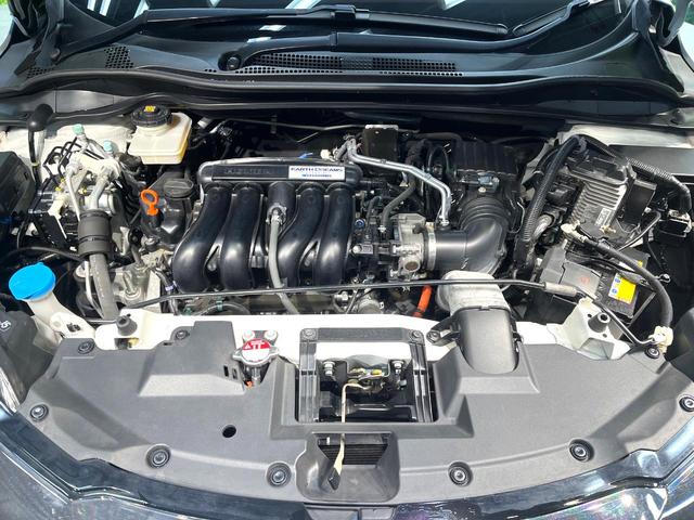 ヴェゼル ハイブリッドＺ・ホンダセンシング　禁煙車　純正ナビ　バックカメラ　衝突被害軽減システム　ハーフレザーシート　ドラレコ　スマートキー　ＬＥＤヘッド　ビルトインＥＴＣ　車線逸脱警報　オートライト　デュアルエアコン　ＣＤ（18枚目）