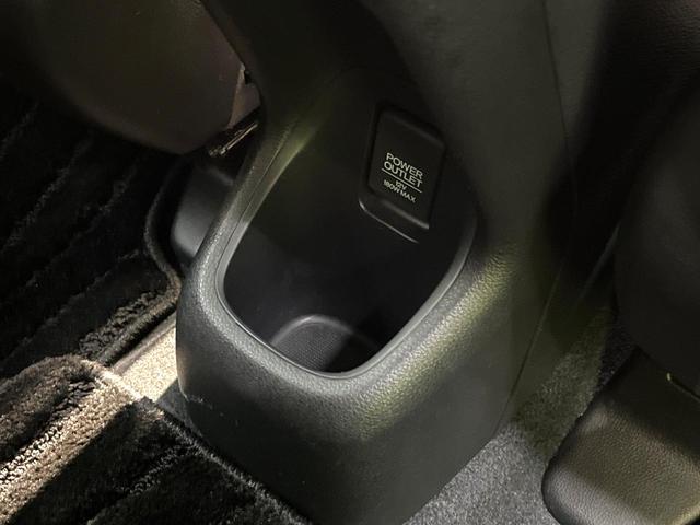 ヴェゼル ハイブリッドＺ・ホンダセンシング　禁煙車　純正ナビ　バックカメラ　衝突被害軽減システム　ハーフレザーシート　ドラレコ　スマートキー　ＬＥＤヘッド　ビルトインＥＴＣ　車線逸脱警報　オートライト　デュアルエアコン　ＣＤ（43枚目）