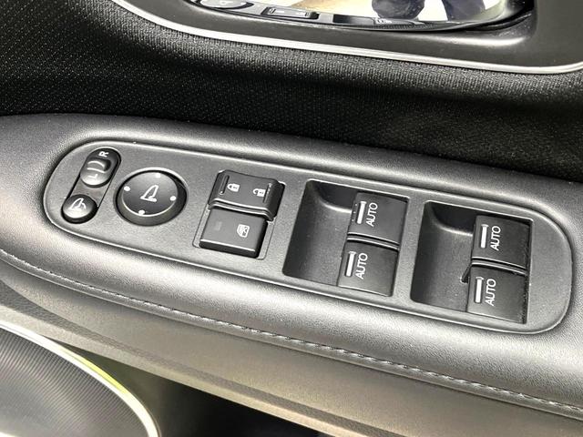 ヴェゼル ハイブリッドＺ・ホンダセンシング　禁煙車　純正ナビ　バックカメラ　衝突被害軽減システム　ハーフレザーシート　ドラレコ　スマートキー　ＬＥＤヘッド　ビルトインＥＴＣ　車線逸脱警報　オートライト　デュアルエアコン　ＣＤ（45枚目）