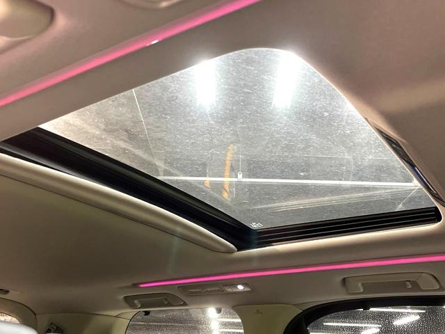アルファード ２．５Ｓ　Ｃパッケージ　禁煙車　ツインムーンルーフ　両側電動スライドドア　セーフティセンス　レーダークルーズ　純正ディスプレイオーディオ　バックカメラ　ＥＴＣ　ドラレコ　快適温熱シート　パワーシート　ステアリングヒーター（4枚目）