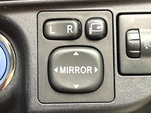 アクア S 禁煙車 純正ナビ フルセグ Bluetooth再生 スマートキー 純正15インチアルミホイール オートライト オートエアコン 盗難防止装置 プライバシーガラス トラクションコントロール 電動格納ミラー(6枚目)