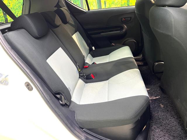 アクア S 禁煙車 純正ナビ フルセグ Bluetooth再生 スマートキー 純正15インチアルミホイール オートライト オートエアコン 盗難防止装置 プライバシーガラス トラクションコントロール 電動格納ミラー(8枚目)