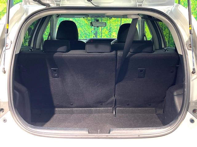 アクア S 禁煙車 純正ナビ フルセグ Bluetooth再生 スマートキー 純正15インチアルミホイール オートライト オートエアコン 盗難防止装置 プライバシーガラス トラクションコントロール 電動格納ミラー(9枚目)