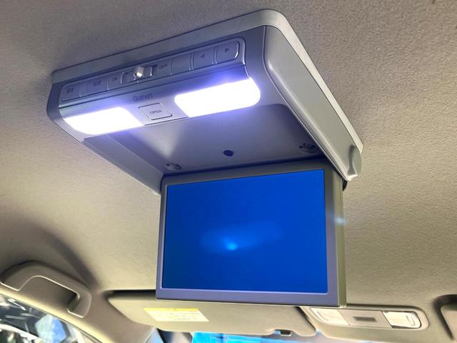 フリードハイブリッド ジャストセレクション　禁煙車　後席モニター　両側電動スライドドア　ナビ　バックカメラ　ＥＴＣ　Ｂｌｕｅｔｏｏｔｈ再生　ハーフレザーシート　ＨＩＤヘッドライト　クルーズコントロール　スマートキー　地デジ　盗難防止装置（4枚目）