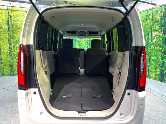 ���i�̂���������ʋ΁A���}���ɏ\���ȉ׎��X�y�[�X���m�ۂ��Ă���܂��B�Z�J���h�V�[�g��|���ƁA�傫�ȉו��̐ύڂ��\�ł���