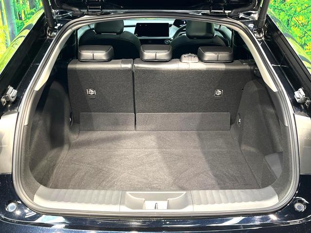 プリウス Ｚ　禁煙車　ガラスルーフ　衝突軽減システム　レーダークルーズ　純正１２インチナビ　バックカメラ　フルセグ　ドラレコ　ＥＴＣ　Ｂｌｕｅｔｏｏｔｈ　シートベンチレーション　ブラインドスポットモニター（10枚目）