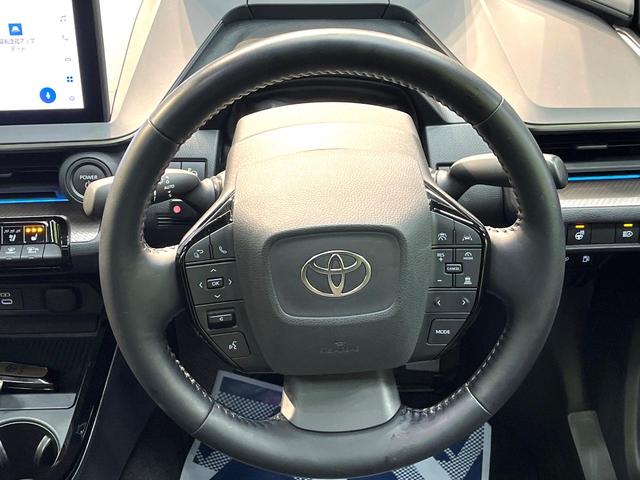 プリウス Ｚ　禁煙車　ガラスルーフ　衝突軽減システム　レーダークルーズ　純正１２インチナビ　バックカメラ　フルセグ　ドラレコ　ＥＴＣ　Ｂｌｕｅｔｏｏｔｈ　シートベンチレーション　ブラインドスポットモニター（11枚目）