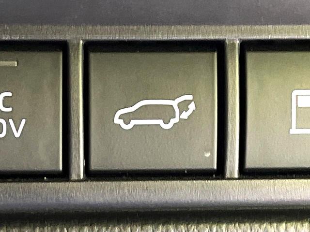 プリウス Ｚ　禁煙車　ガラスルーフ　衝突軽減システム　レーダークルーズ　純正１２インチナビ　バックカメラ　フルセグ　ドラレコ　ＥＴＣ　Ｂｌｕｅｔｏｏｔｈ　シートベンチレーション　ブラインドスポットモニター（30枚目）