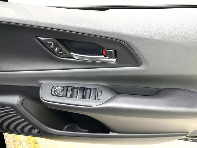 プリウス Ｚ　禁煙車　ガラスルーフ　衝突軽減システム　レーダークルーズ　純正１２インチナビ　バックカメラ　フルセグ　ドラレコ　ＥＴＣ　Ｂｌｕｅｔｏｏｔｈ　シートベンチレーション　ブラインドスポットモニター（58枚目）