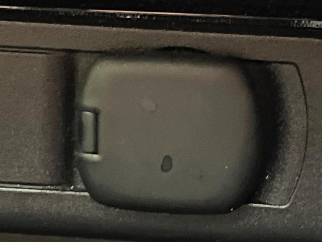 プリウス Ｚ　禁煙車　ガラスルーフ　衝突軽減システム　レーダークルーズ　純正１２インチナビ　バックカメラ　フルセグ　ドラレコ　ＥＴＣ　Ｂｌｕｅｔｏｏｔｈ　シートベンチレーション　ブラインドスポットモニター（67枚目）