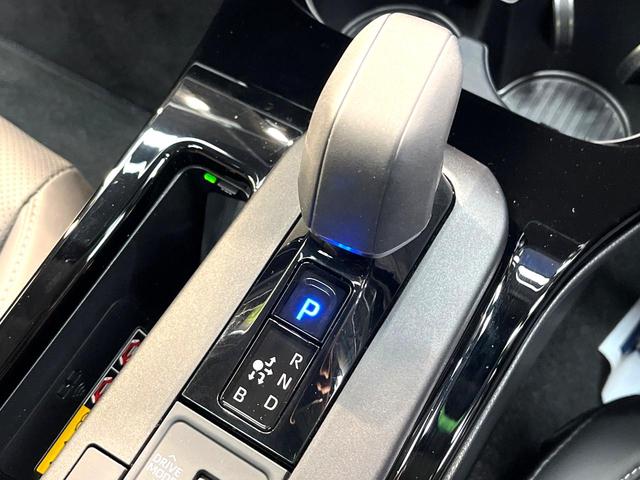 プリウス Ｚ　禁煙車　ガラスルーフ　衝突軽減システム　レーダークルーズ　純正１２インチナビ　バックカメラ　フルセグ　ドラレコ　ＥＴＣ　Ｂｌｕｅｔｏｏｔｈ　シートベンチレーション　ブラインドスポットモニター（69枚目）