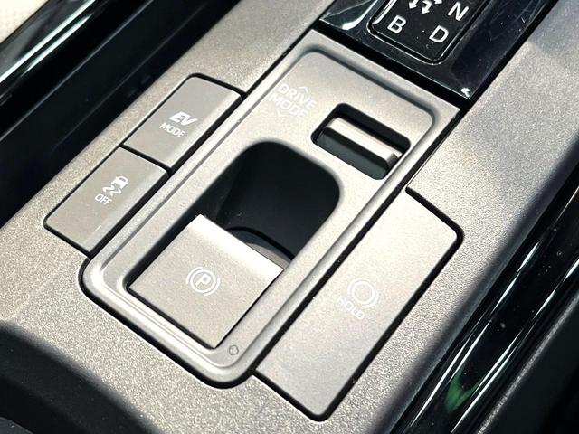 プリウス Ｚ　禁煙車　ガラスルーフ　衝突軽減システム　レーダークルーズ　純正１２インチナビ　バックカメラ　フルセグ　ドラレコ　ＥＴＣ　Ｂｌｕｅｔｏｏｔｈ　シートベンチレーション　ブラインドスポットモニター（70枚目）