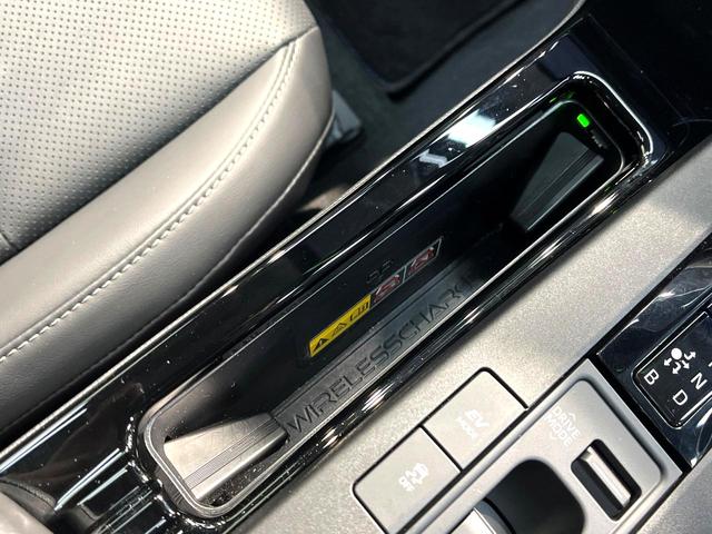 プリウス Ｚ　禁煙車　ガラスルーフ　衝突軽減システム　レーダークルーズ　純正１２インチナビ　バックカメラ　フルセグ　ドラレコ　ＥＴＣ　Ｂｌｕｅｔｏｏｔｈ　シートベンチレーション　ブラインドスポットモニター（71枚目）