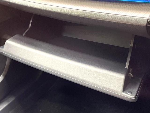 プリウス Ｚ　禁煙車　ガラスルーフ　衝突軽減システム　レーダークルーズ　純正１２インチナビ　バックカメラ　フルセグ　ドラレコ　ＥＴＣ　Ｂｌｕｅｔｏｏｔｈ　シートベンチレーション　ブラインドスポットモニター（74枚目）