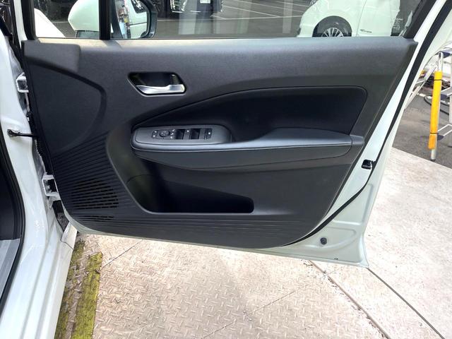 ノート Ｘ　衝突軽減　バックカメラ　ＳＤナビ　禁煙車　コーナーセンサー　スマートキー　ＬＥＤヘッド　ＥＴＣ　オートハイビーム　車線逸脱警報　オートエアコン　Ｂｌｕｅｔｏｏｔｈ　踏み間違い防止装置　盗難防止装置（48枚目）