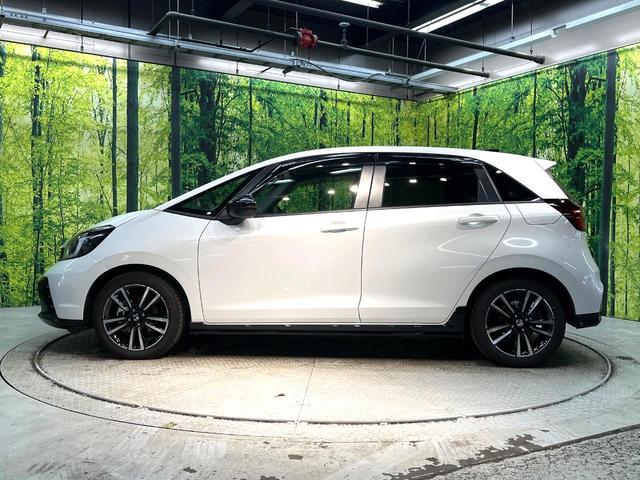 フィット ｅ：ＨＥＶ　ＲＳ　禁煙車　ホンダセンシング　アダプティブクルーズ　９型ホンダコネクト　バックカメラ　フルセグ　ドライブレコーダー　ＥＴＣ２．０　Ｂｌｕｅｔｏｏｔｈ　ハーフレザーシート　ＬＥＤヘッド　クリアランスソナー（31枚目）