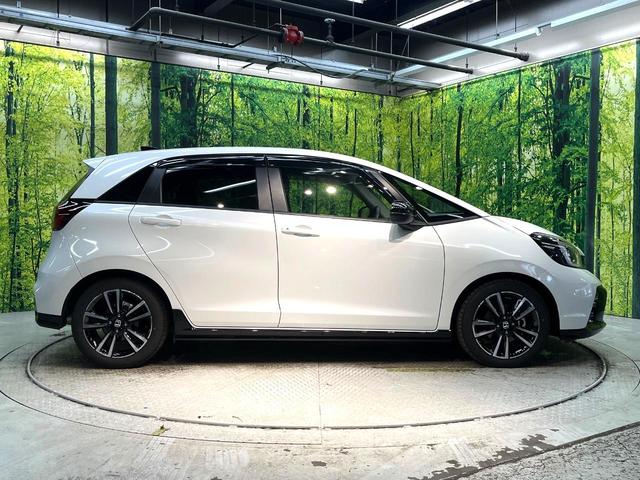 フィット ｅ：ＨＥＶ　ＲＳ　禁煙車　ホンダセンシング　アダプティブクルーズ　９型ホンダコネクト　バックカメラ　フルセグ　ドライブレコーダー　ＥＴＣ２．０　Ｂｌｕｅｔｏｏｔｈ　ハーフレザーシート　ＬＥＤヘッド　クリアランスソナー（32枚目）