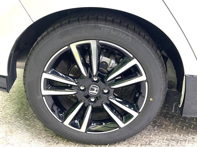 フィット ｅ：ＨＥＶ　ＲＳ　禁煙車　ホンダセンシング　アダプティブクルーズ　９型ホンダコネクト　バックカメラ　フルセグ　ドライブレコーダー　ＥＴＣ２．０　Ｂｌｕｅｔｏｏｔｈ　ハーフレザーシート　ＬＥＤヘッド　クリアランスソナー（35枚目）