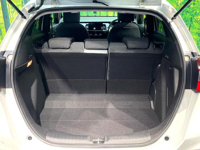 フィット ｅ：ＨＥＶ　ＲＳ　禁煙車　ホンダセンシング　アダプティブクルーズ　９型ホンダコネクト　バックカメラ　フルセグ　ドライブレコーダー　ＥＴＣ２．０　Ｂｌｕｅｔｏｏｔｈ　ハーフレザーシート　ＬＥＤヘッド　クリアランスソナー（44枚目）