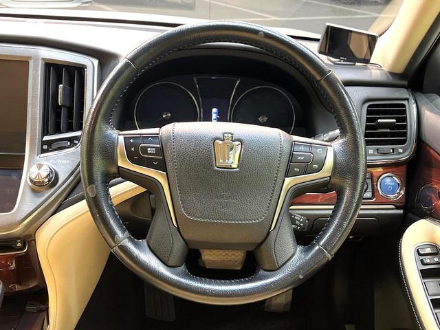 �y�����v�����X�e�A�����O�z�㎿�Ȋv���g�p���邱�ƂŁA��ɂ����������݂ƂĂ��^�]���₷���n���h���ł���