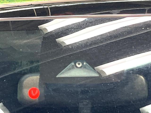 プリウス Ｓツーリングセレクション　モデリスタフルエアロ　純正９型ナビ　バックカメラ　衝突軽減装置　レーダークルーズ　禁煙車　ドラレコ　コーナーセンサー　シートヒーター　スマートキー　ＬＥＤヘッド　ＥＴＣ２．０　純正１７インチアルミ（4枚目）