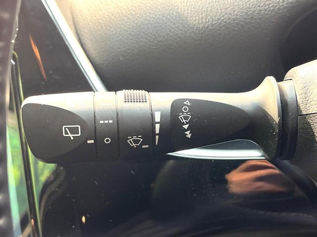 プリウス Ｓツーリングセレクション　モデリスタフルエアロ　純正９型ナビ　バックカメラ　衝突軽減装置　レーダークルーズ　禁煙車　ドラレコ　コーナーセンサー　シートヒーター　スマートキー　ＬＥＤヘッド　ＥＴＣ２．０　純正１７インチアルミ（44枚目）