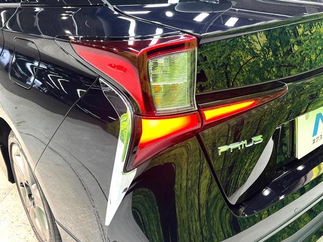 プリウス Ｓツーリングセレクション　モデリスタフルエアロ　純正９型ナビ　バックカメラ　衝突軽減装置　レーダークルーズ　禁煙車　ドラレコ　コーナーセンサー　シートヒーター　スマートキー　ＬＥＤヘッド　ＥＴＣ２．０　純正１７インチアルミ（52枚目）