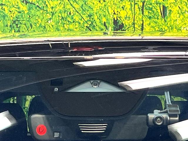 �y�X�}�[�g�u���[�L�T�|�[�g�z���s���ɑO���̎ԗ�����F�����A�Փ˂������Ȏ��͌x��ƃu���[�L�ŏՓˉ���Ɣ�Q�y�����A�V�X�g�B�����S�Ƀh���C�u�����y���݂��������܂��B