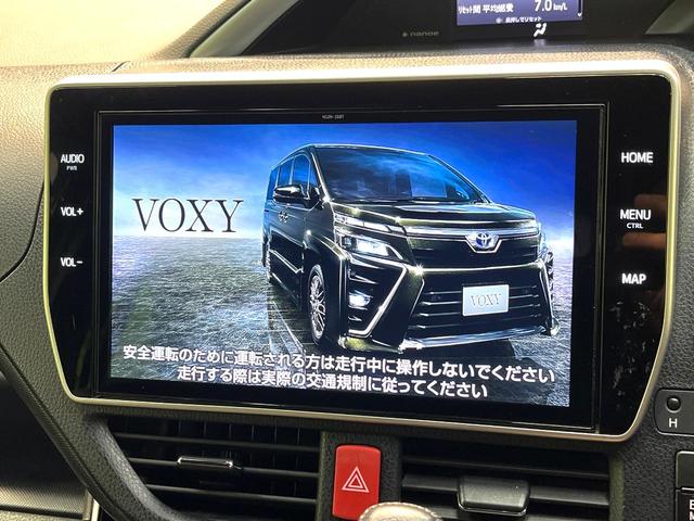 ヴォクシー ＺＳ　煌ＩＩＩ　禁煙車　両側電動スライドドア　純正ＳＤナビ　後席モニター　衝突被害軽減システム　ハーフレザーシート　ドラレコ　コーナーセンサー　スマートキー　ＬＥＤヘッド　ＥＴＣ　クルコン（3枚目）