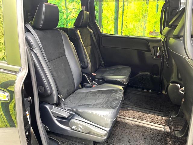 ヴォクシー ＺＳ　煌ＩＩＩ　禁煙車　両側電動スライドドア　純正ＳＤナビ　後席モニター　衝突被害軽減システム　ハーフレザーシート　ドラレコ　コーナーセンサー　スマートキー　ＬＥＤヘッド　ＥＴＣ　クルコン（9枚目）