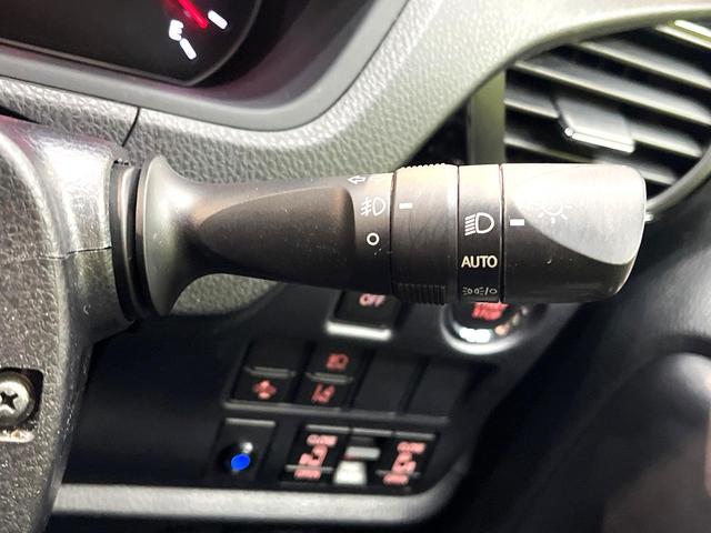 ヴォクシー ＺＳ　煌ＩＩＩ　禁煙車　両側電動スライドドア　純正ＳＤナビ　後席モニター　衝突被害軽減システム　ハーフレザーシート　ドラレコ　コーナーセンサー　スマートキー　ＬＥＤヘッド　ＥＴＣ　クルコン（50枚目）